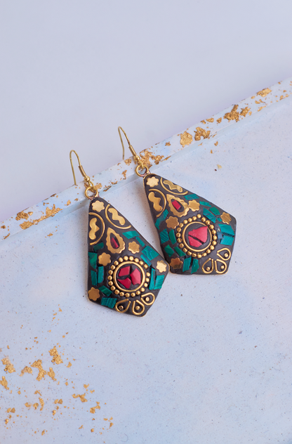 Aretes triangulares piedra martillada