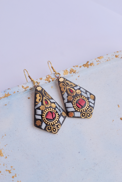 Aretes triangulares piedra martillada
