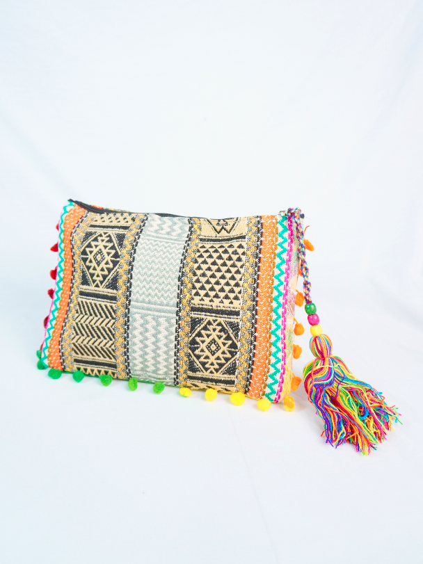 Cartera Sobre Borlas
