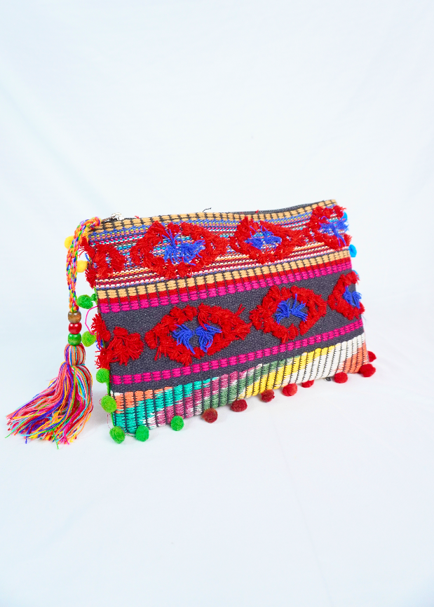 Cartera Sobre Borlas