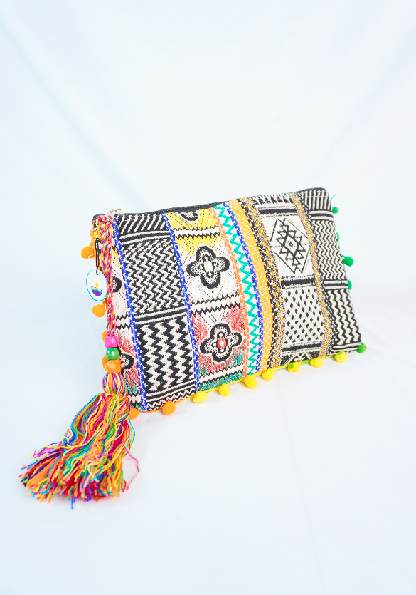 Cartera Sobre Borlas
