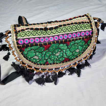 Bolso Cruzado Bordado Negro 1