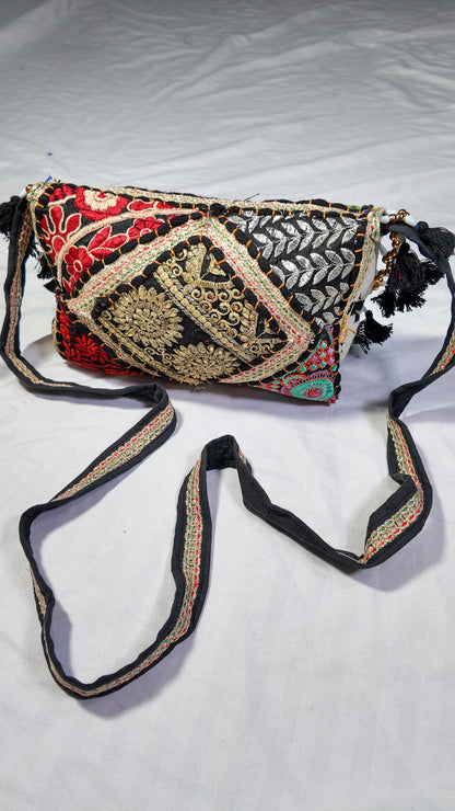 Bolso Cruzado Bordado Negro 1