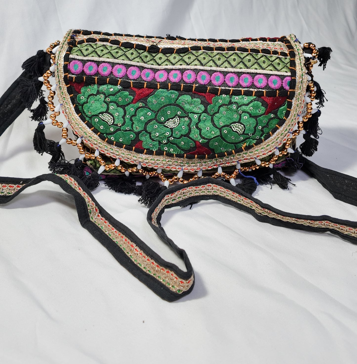 Bolso Cruzado Bordado Negro 1