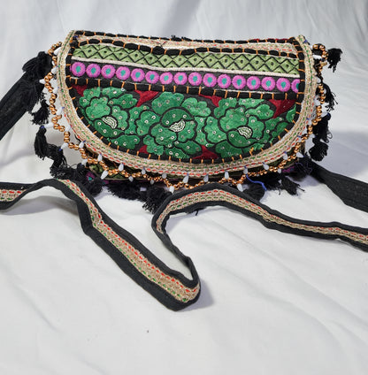 Bolso Cruzado Bordado Negro 1