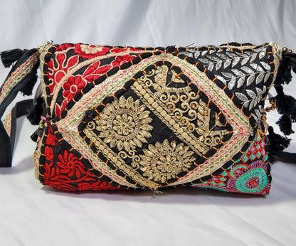 Bolso Cruzado Bordado Negro 1