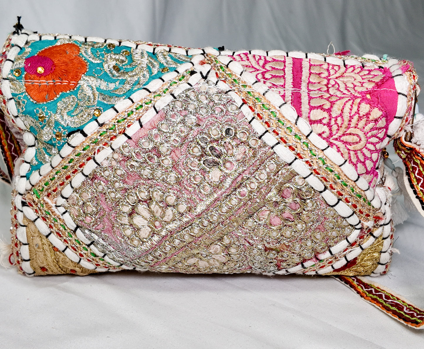Bolso Cruzado Bordado Blanco Rosa
